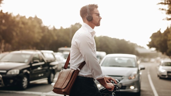 Koptelefoon met ruisondrukking om straatlawaai te dempen